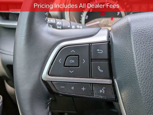 Used 2023 Toyota Highlander XLE AWD/4WD image 28