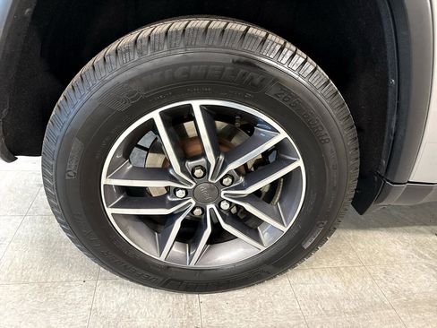 Used 2019 Jeep Grand Cherokee Limited image 56