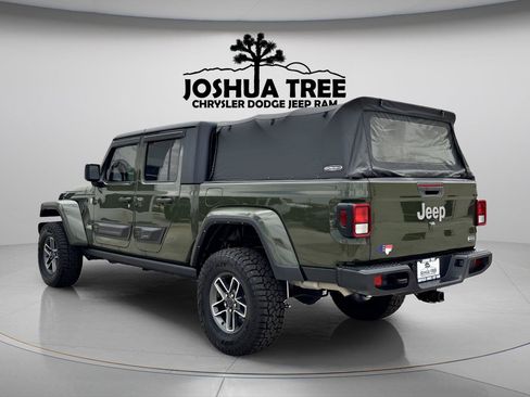 Used 2022 Jeep Gladiator Overland w/ Popular Equipment Package AWD/4WD image 4