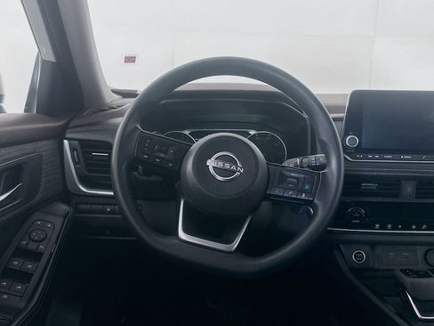 Used 2023 Nissan Rogue SV image 18