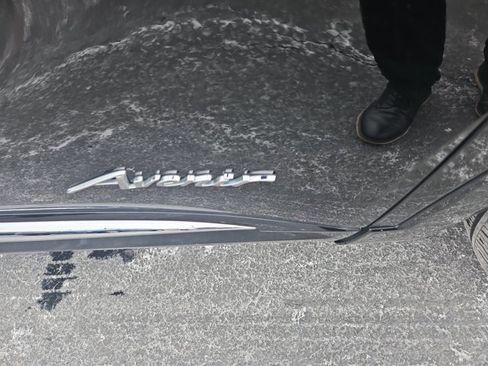 Used 2022 Buick Envision Avenir w/ Technology Package II image 3