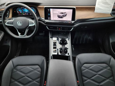 Used 2024 Volkswagen Atlas SE image 25