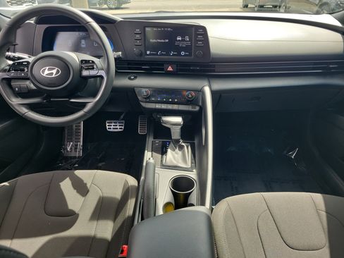 Used 2025 Hyundai Elantra Sport FWD image 9