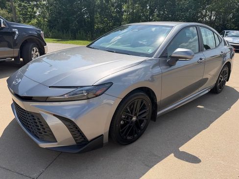 Certified 2025 Toyota Camry SE AWD/4WD image 1