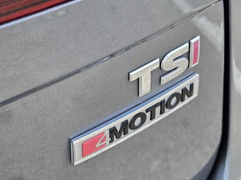 Used 2018 Volkswagen Tiguan S image 11