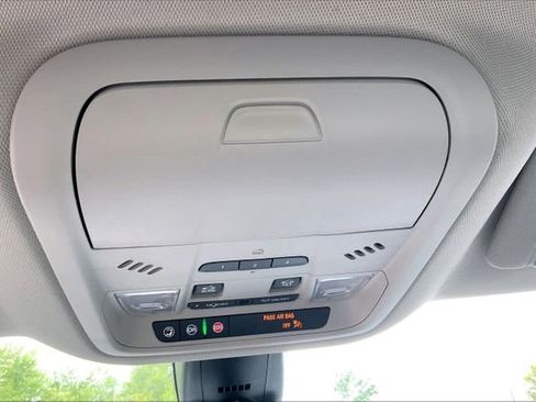 Used 2021 Buick Enclave Avenir AWD/4WD image 36
