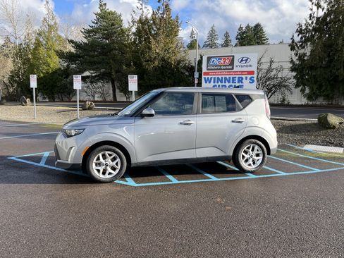 Used 2023 Kia Soul LX w/ Option Group 015 image 2