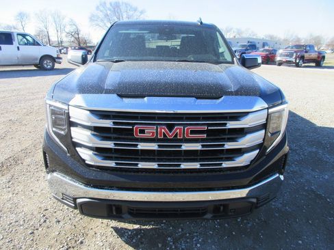 New 2026 GMC Sierra 1500 SLE image 12