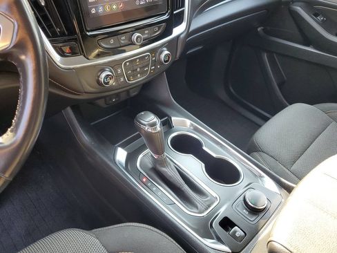 Used 2020 Chevrolet Traverse LT FWD image 19