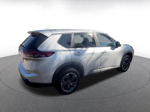 Used 2025 Nissan Rogue SV image 14