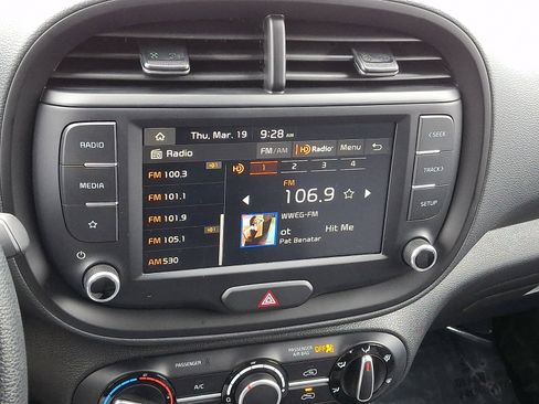 Used 2025 Kia Soul LX image 16