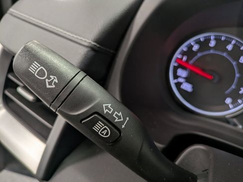 Used 2023 GMC Terrain SLE w/ Driver Convenience Package image 18