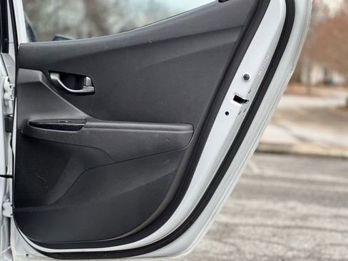 Used 2019 Hyundai Veloster 2.0 image 14