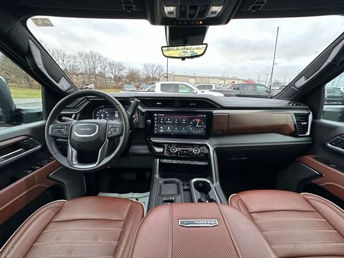 Used 2025 GMC Sierra 3500 Denali Ultimate image 3