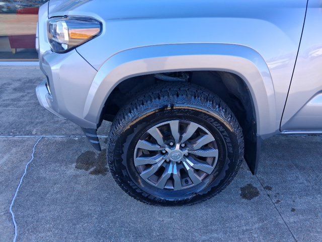 Used 2021 Toyota Tacoma Limited AWD/4WD image 5