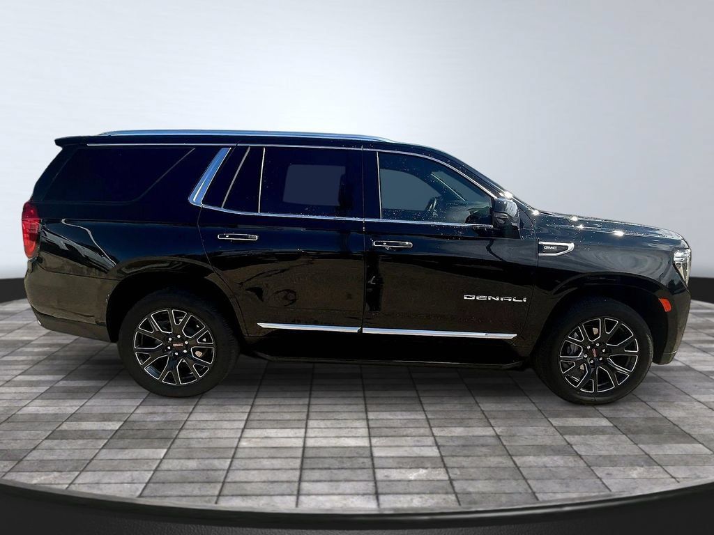 Used 2024 GMC Yukon Denali w/ Advanced Technology Package AWD/4WD image 8