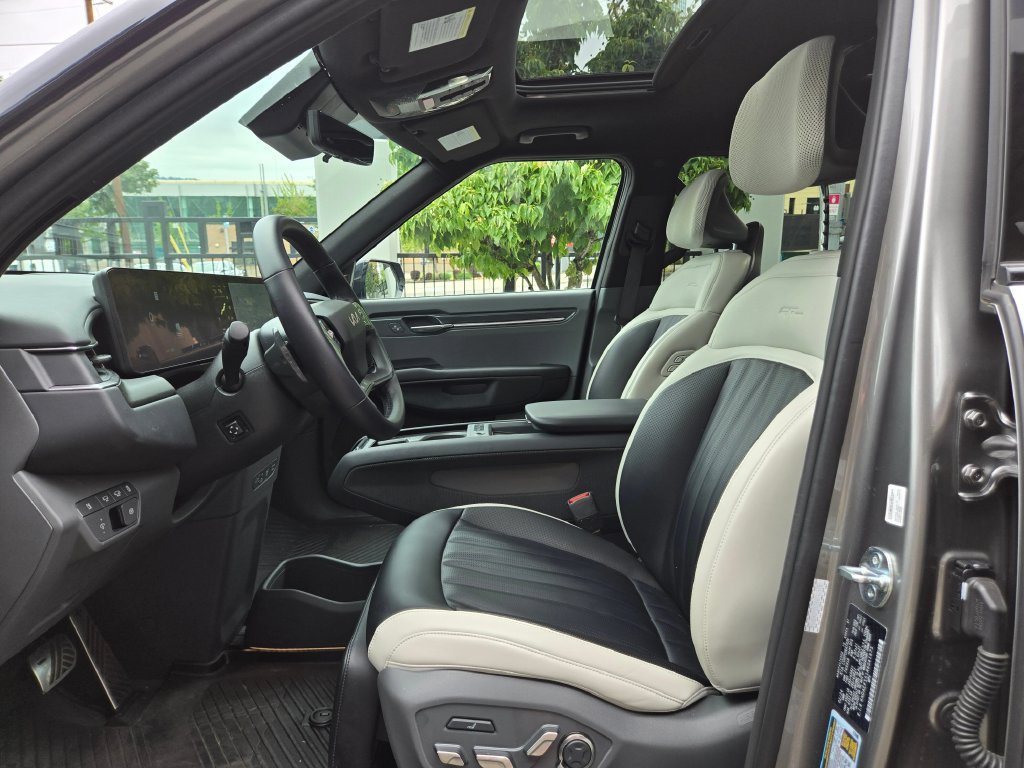 Used 2024 Kia EV9 GT-Line AWD/4WD image 21