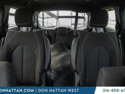 Used 2021 Chrysler Pacifica Touring w/ S Appearance Package FWD image 21