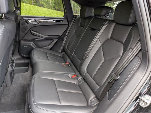 Certified 2026 Porsche Macan AWD/4WD image 19