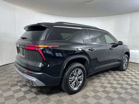 Used 2026 Chevrolet Traverse LT image 3