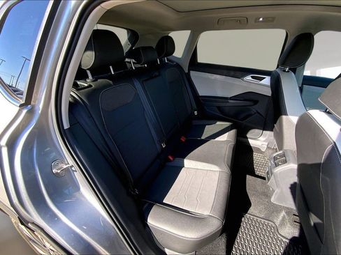 Certified 2025 Volkswagen Taos SE image 26