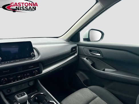 Used 2025 Nissan Rogue SV FWD image 30
