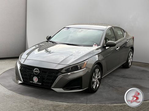 Used 2024 Nissan Altima 2.5 S FWD image 3