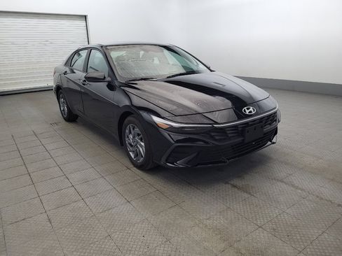 Used 2024 Hyundai Elantra SEL FWD image 13