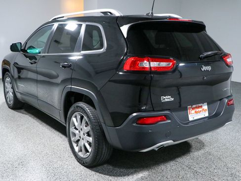 Used 2018 Jeep Cherokee Limited FWD image 9