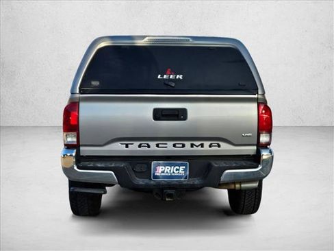 Used 2017 Toyota Tacoma TRD Off-Road image 6