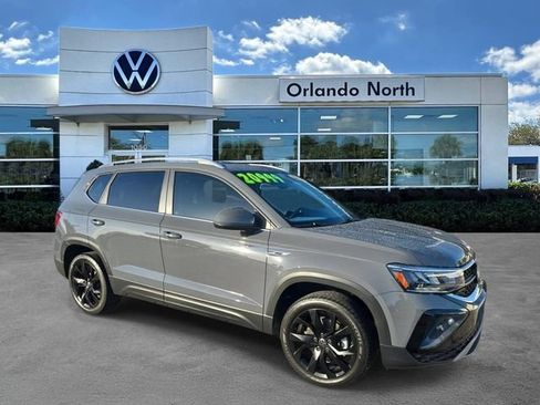 Used 2023 Volkswagen Taos SE w/ Panoramic Sunroof Package FWD image 1