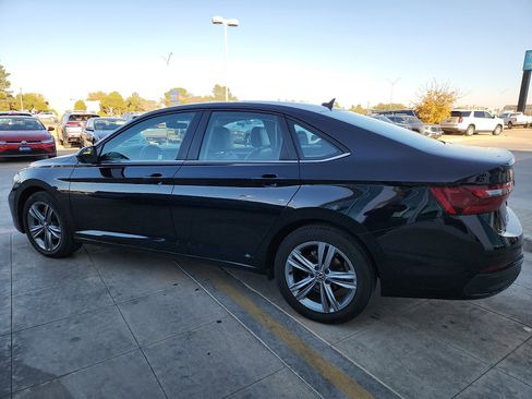 Certified 2024 Volkswagen Jetta SE image 4