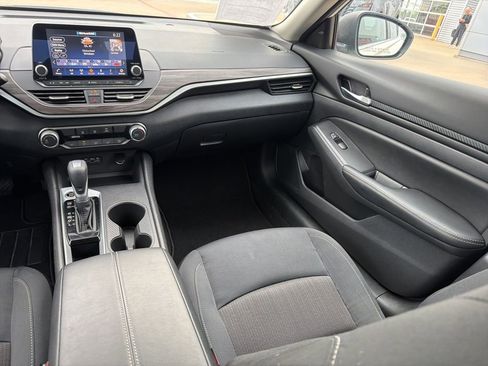 Used 2025 Nissan Altima 2.5 SV FWD image 19
