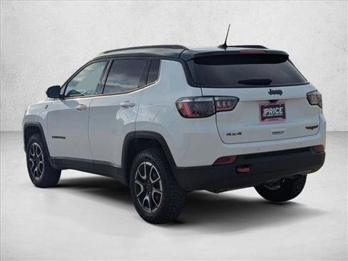Used 2025 Jeep Compass Trailhawk AWD/4WD image 8