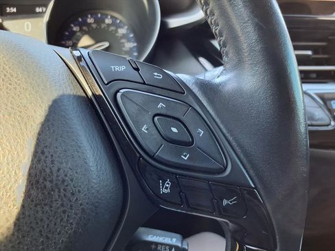 Used 2022 Toyota C-HR Limited image 14