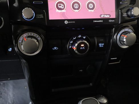 Used 2024 Toyota 4Runner TRD Off-Road Premium w/ Moonroof Package AWD/4WD image 18