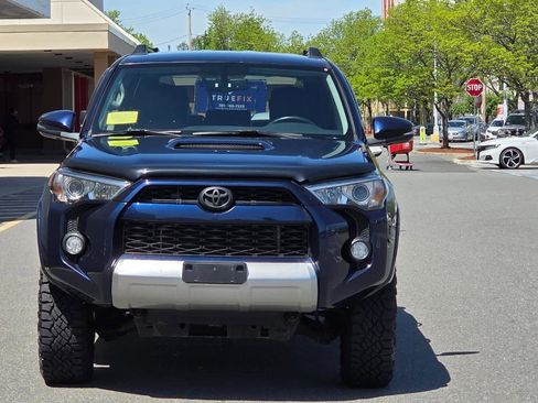 Used 2018 Toyota 4Runner TRD Off-Road Premium AWD/4WD image 2