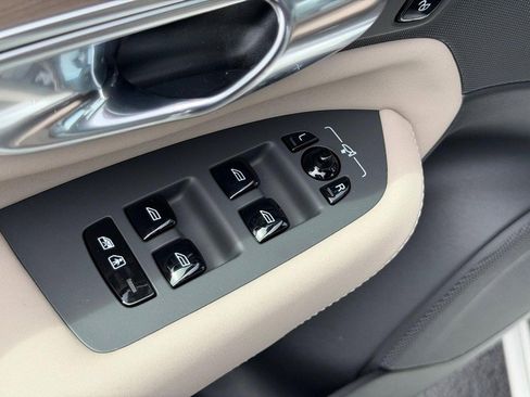 New 2026 Volvo XC90 T8 Ultra w/ Lounge Package AWD/4WD image 11