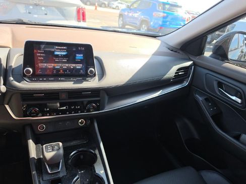 Used 2023 Nissan Rogue SV w/ SV Premium B Package FWD image 14