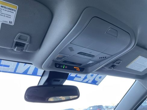 Used 2024 Chevrolet Equinox Premier image 22