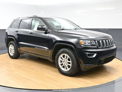 Used 2018 Jeep Grand Cherokee Laredo AWD/4WD image 3