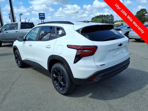 New 2026 Chevrolet Trax LT w/ Driver Confidence Package FWD image 3