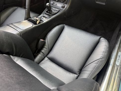 Used 2001 MAZDA MX-5 Miata RWD image 32