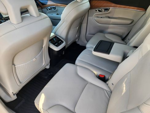 Used 2022 Volvo XC90 T6 Momentum w/ Advanced Package image 37