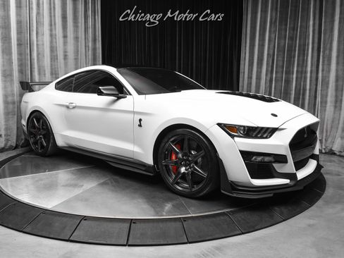 Used 2022 Ford Mustang Shelby GT500 w/ Carbon Fiber Track Pack RWD image 6