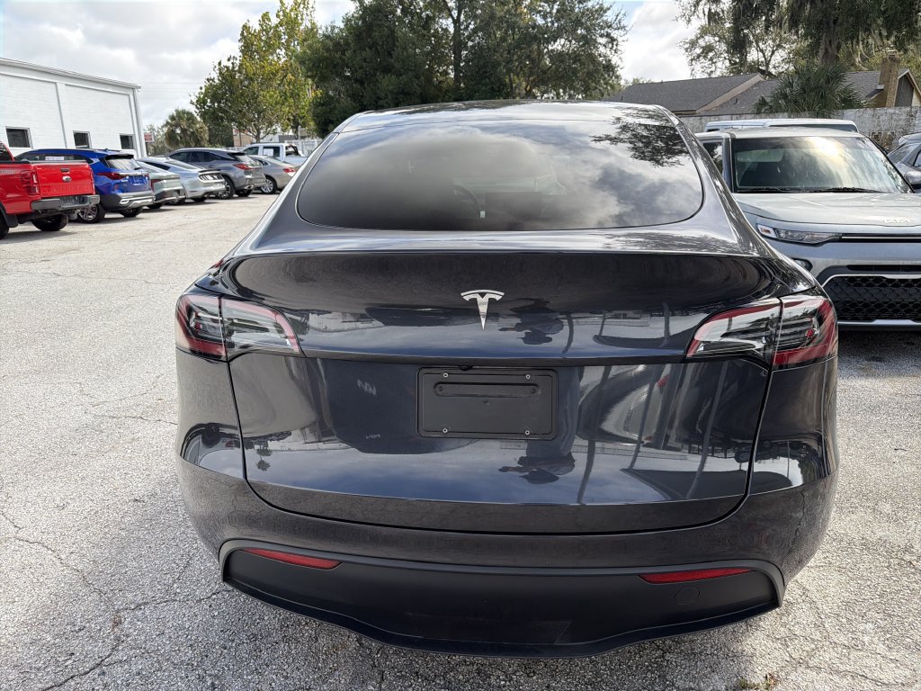 Used 2024 Tesla Model Y 2WD image 5