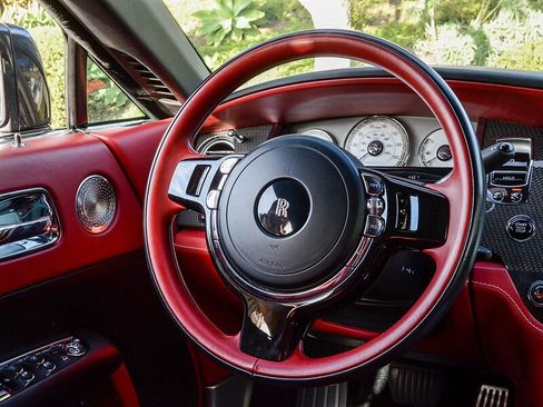 Used 2019 Rolls-Royce Dawn image 24