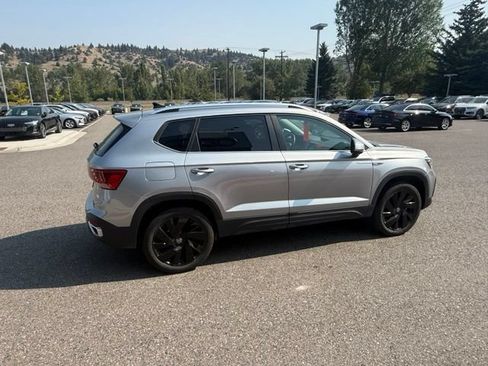Used 2024 Volkswagen Taos SEL AWD/4WD image 4