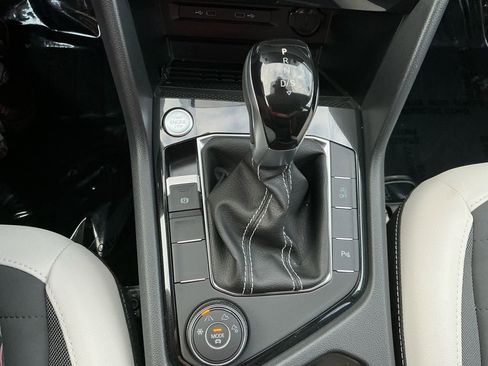 New 2025 Volkswagen Taos SE image 23