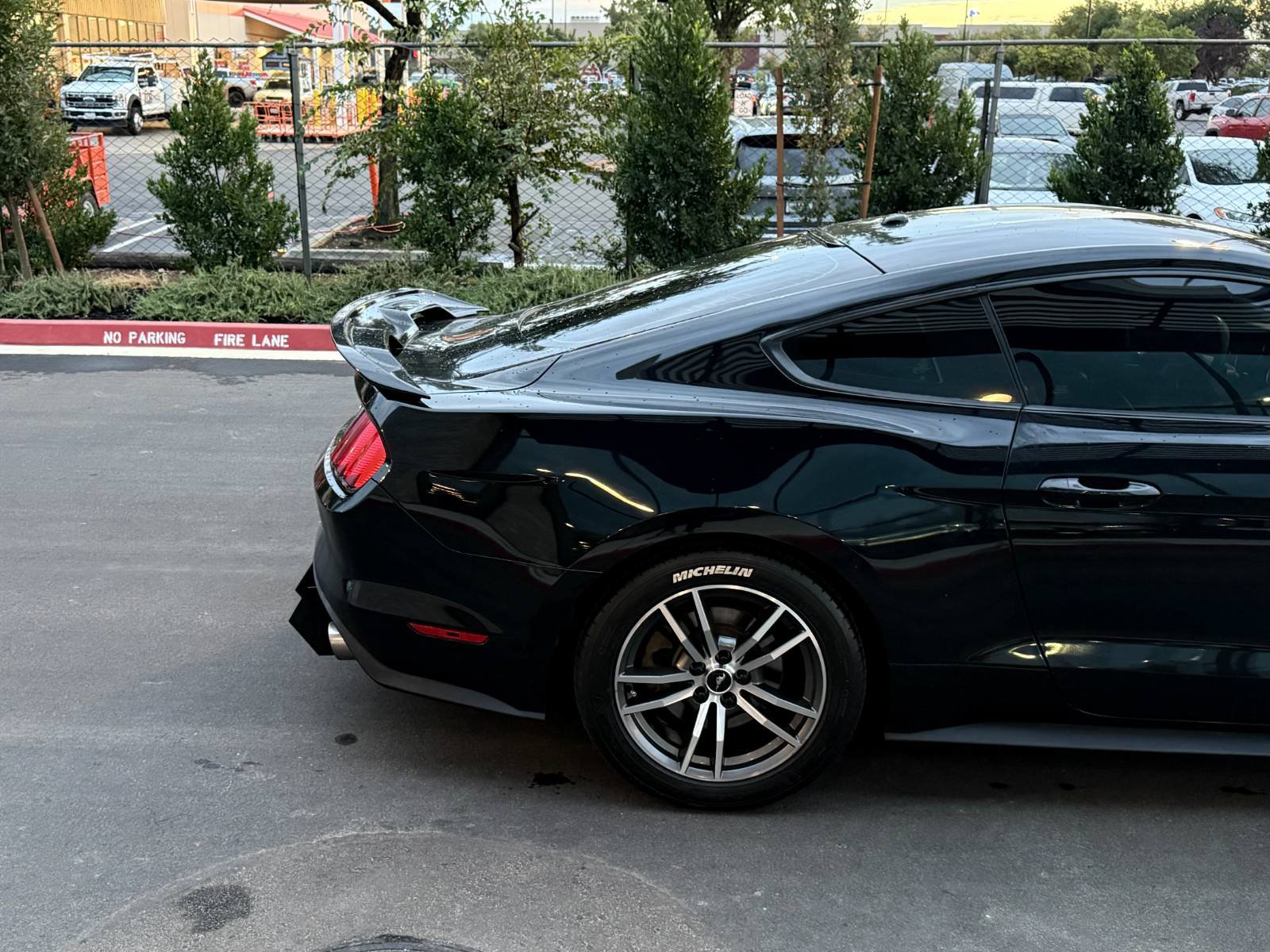 Used 2017 Ford Mustang Premium RWD image 5